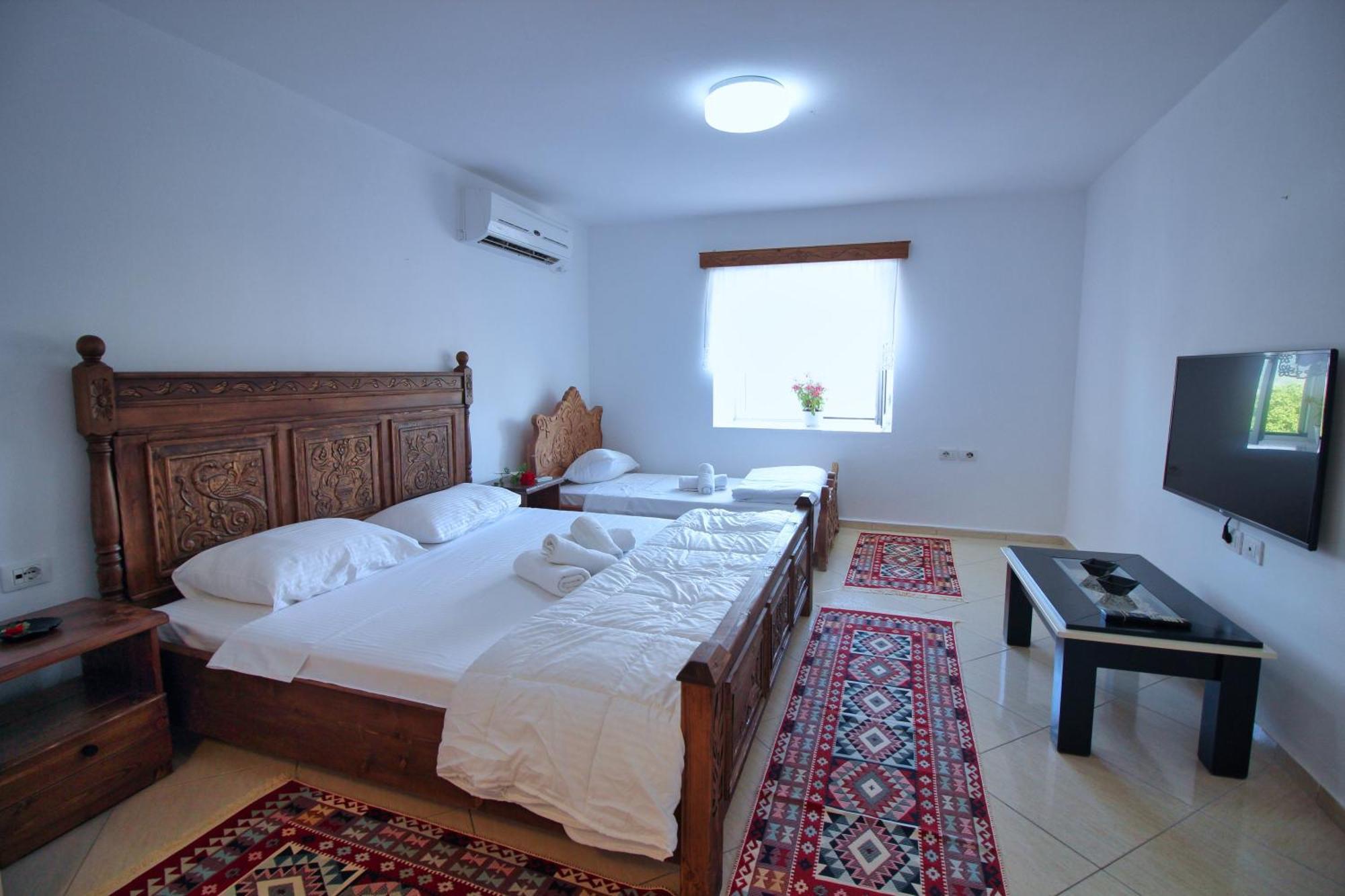Guri Guesthouse Gjirokastër Eksteriør billede
