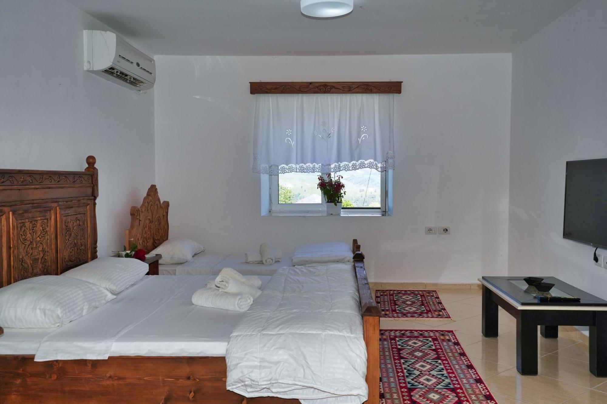 Guri Guesthouse Gjirokastër Eksteriør billede