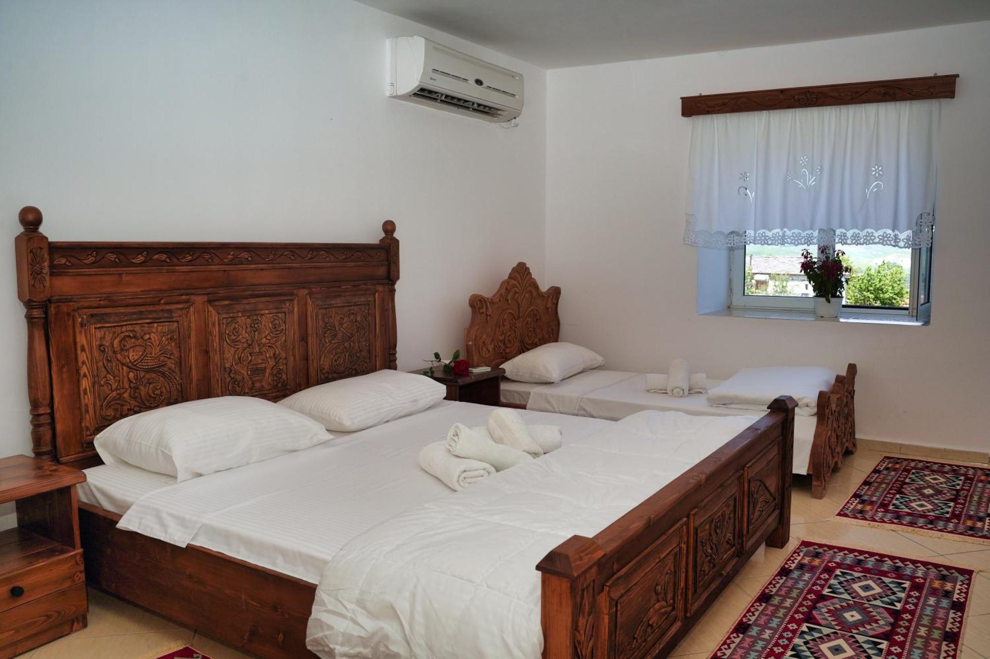 Guri Guesthouse Gjirokastër Eksteriør billede