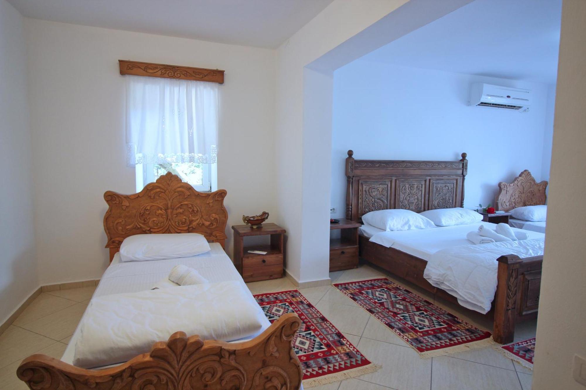 Guri Guesthouse Gjirokastër Eksteriør billede