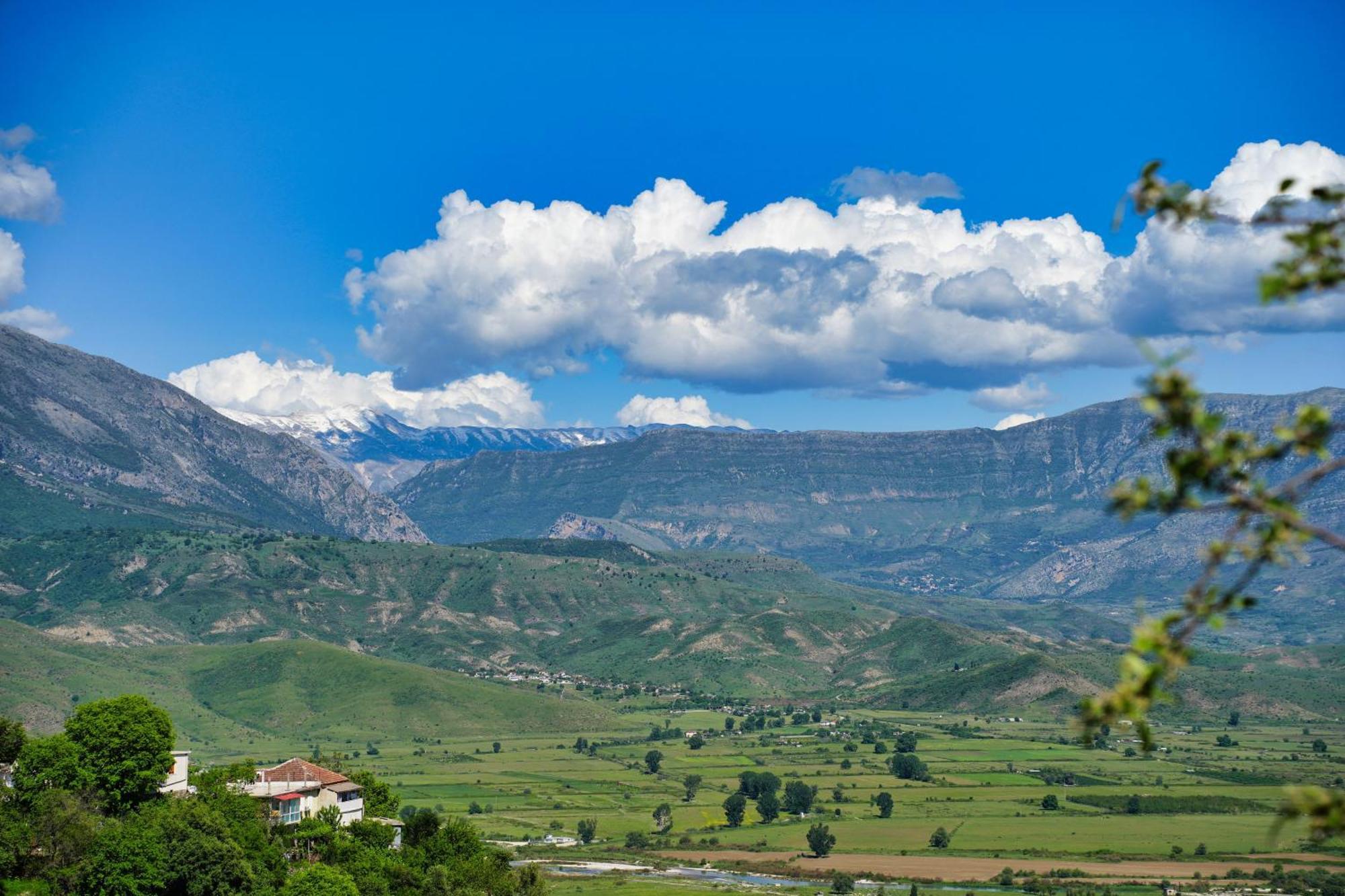 Guri Guesthouse Gjirokastër Eksteriør billede