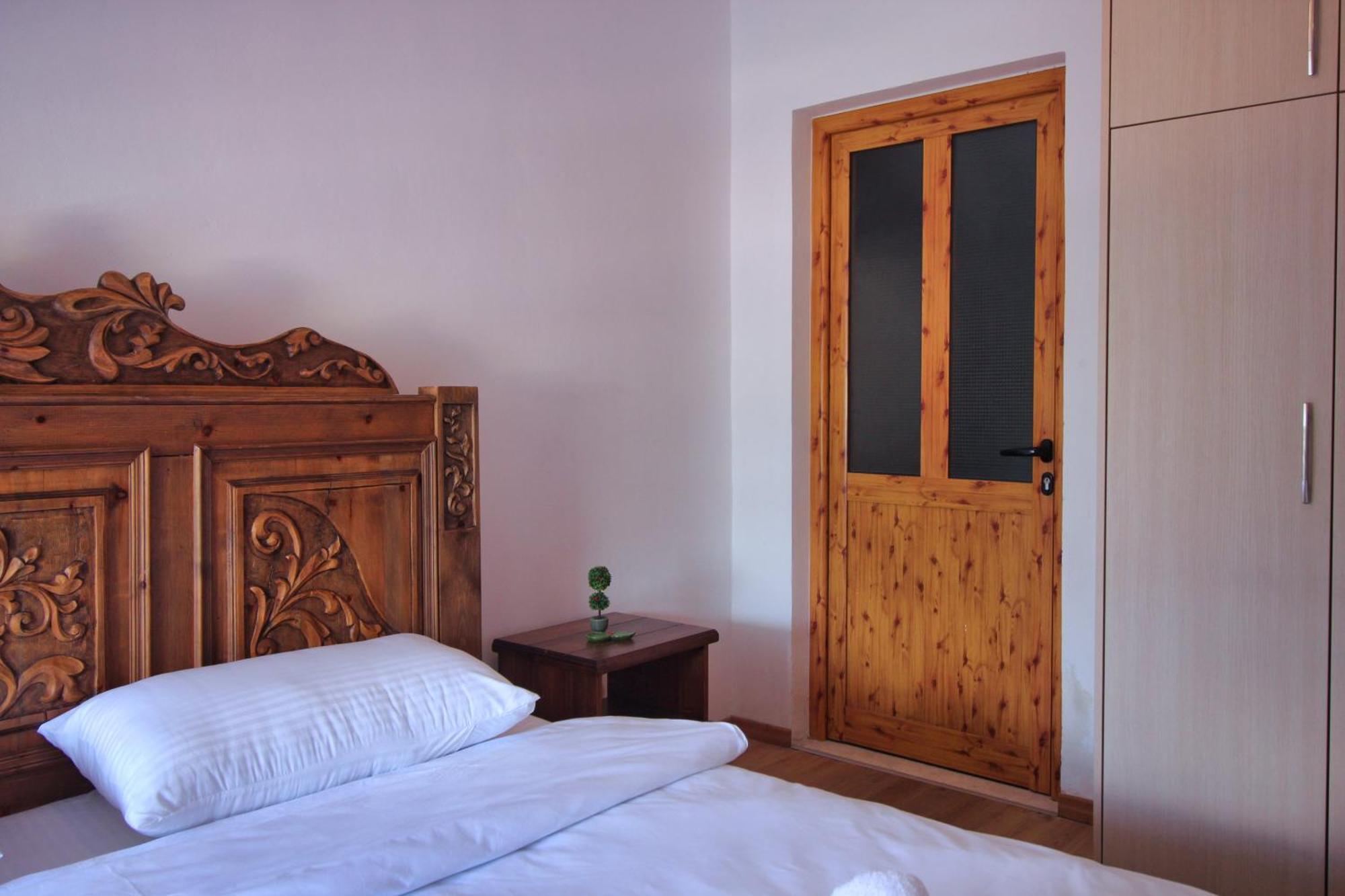 Guri Guesthouse Gjirokastër Eksteriør billede