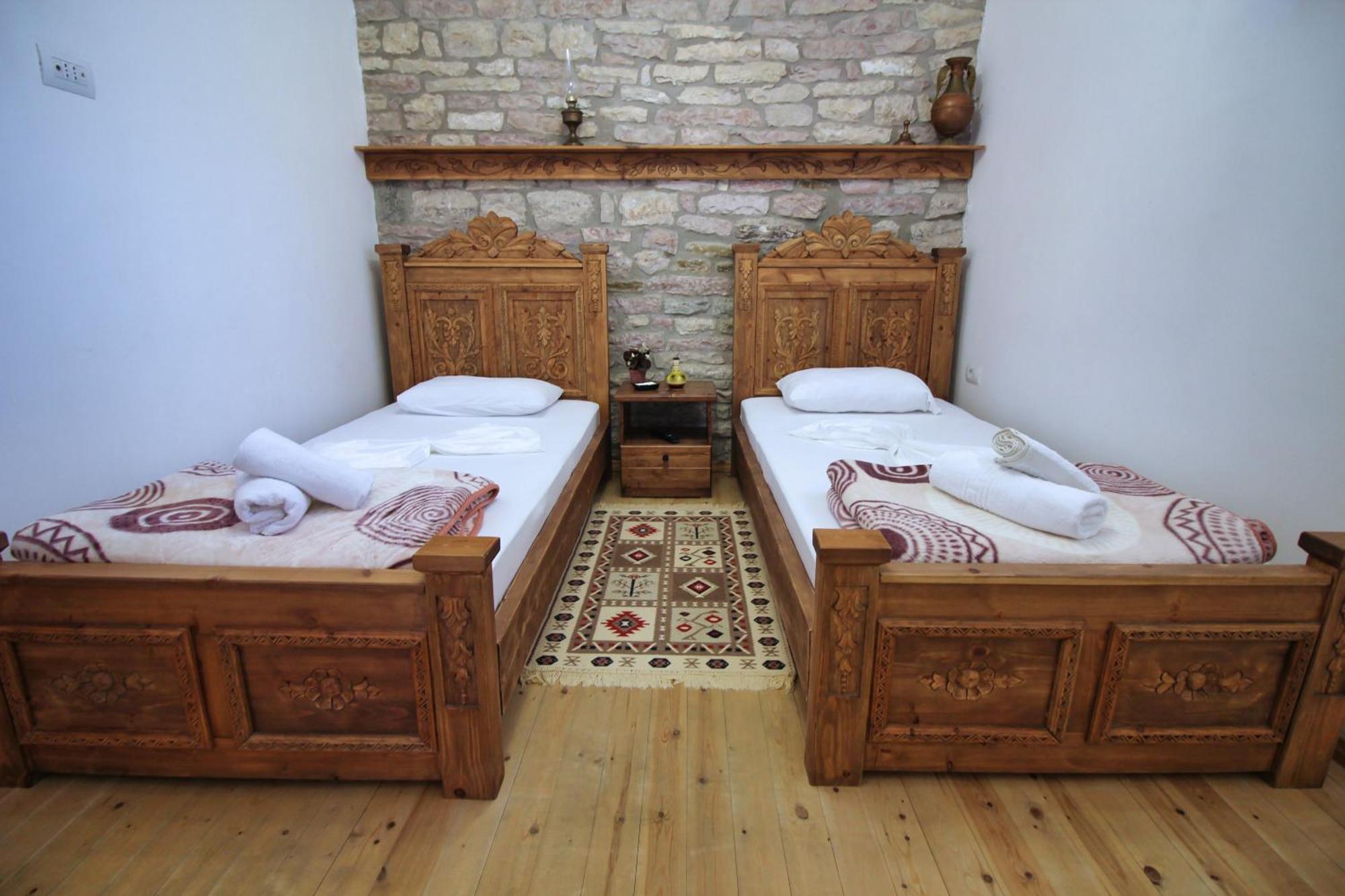 Guri Guesthouse Gjirokastër Eksteriør billede