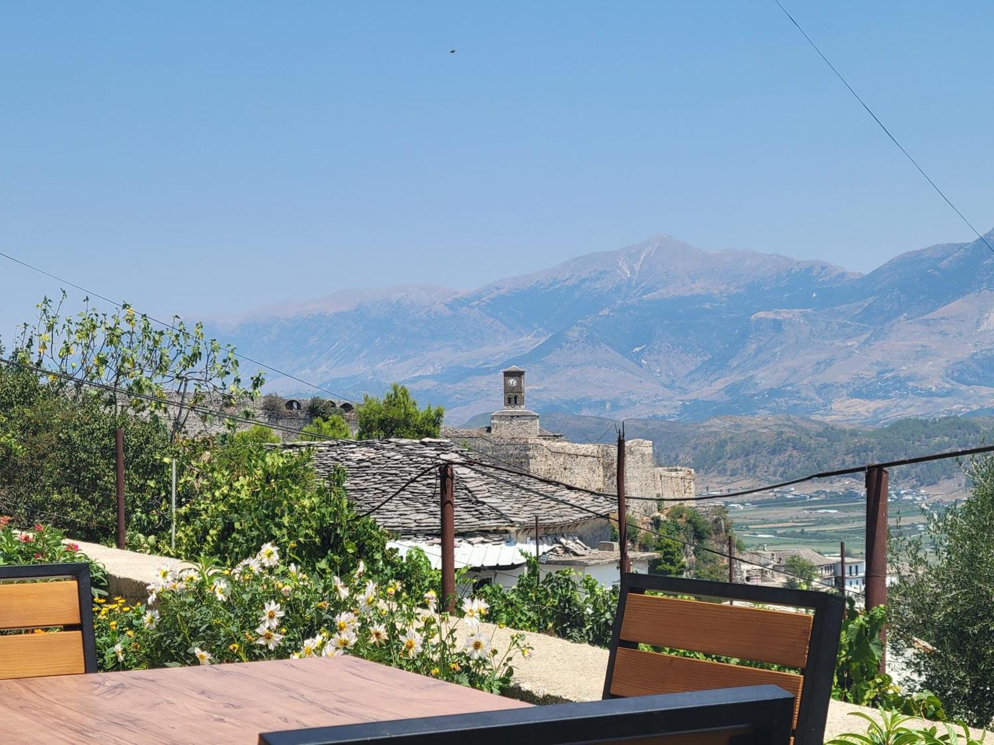 Guri Guesthouse Gjirokastër Eksteriør billede