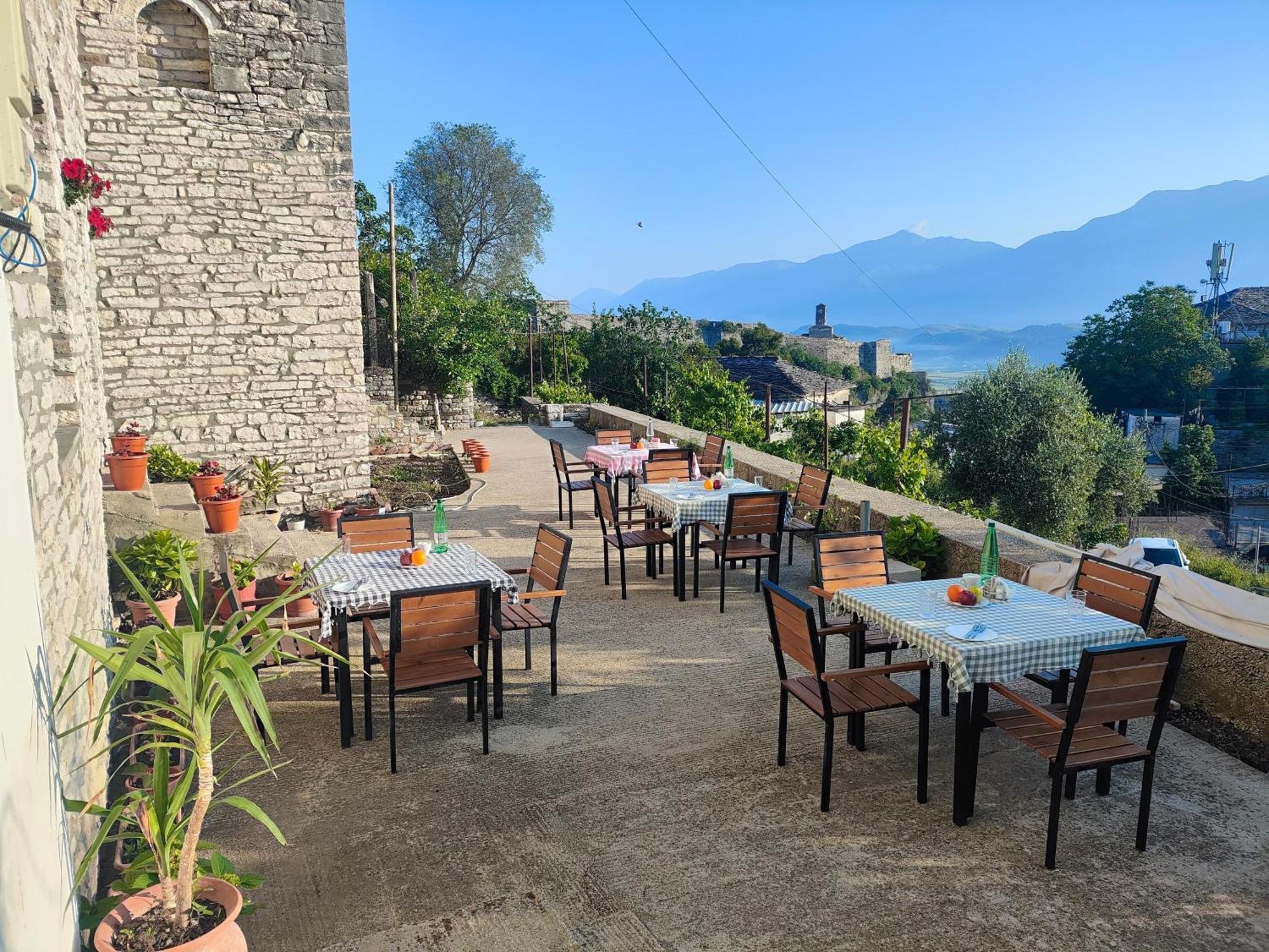Guri Guesthouse Gjirokastër Eksteriør billede